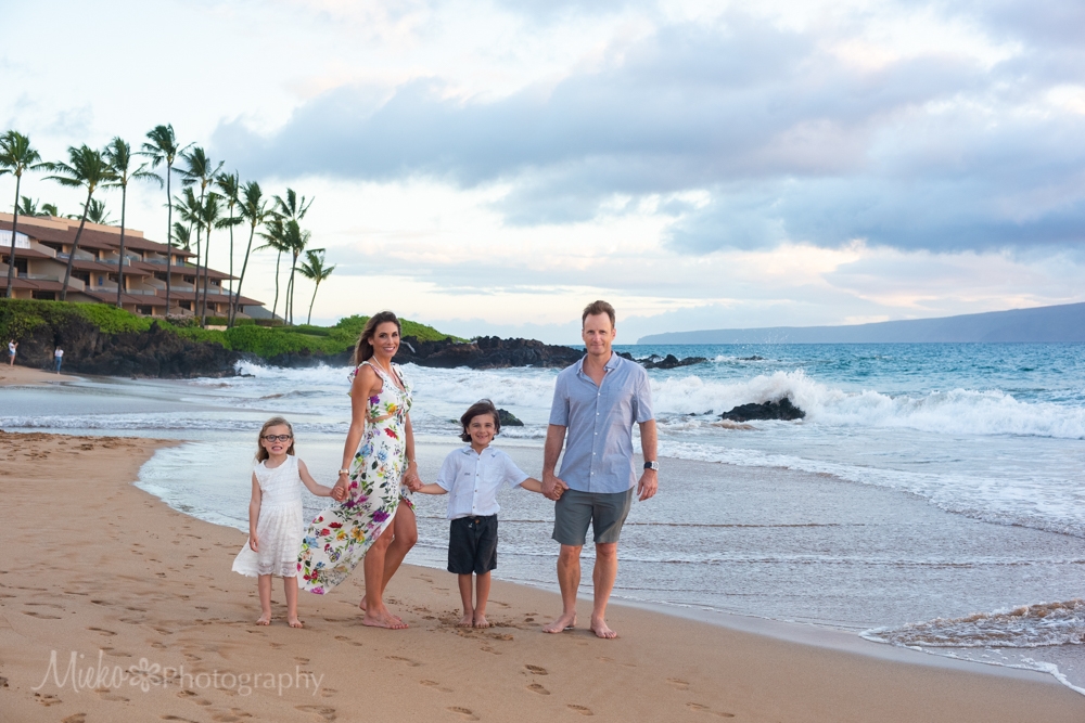 Maui Wailea Family Portrait Photographer, Mieko Horikoshi at Makena Surf Beach, 日本人フォトグラファーによるマウイ島での写真撮影。