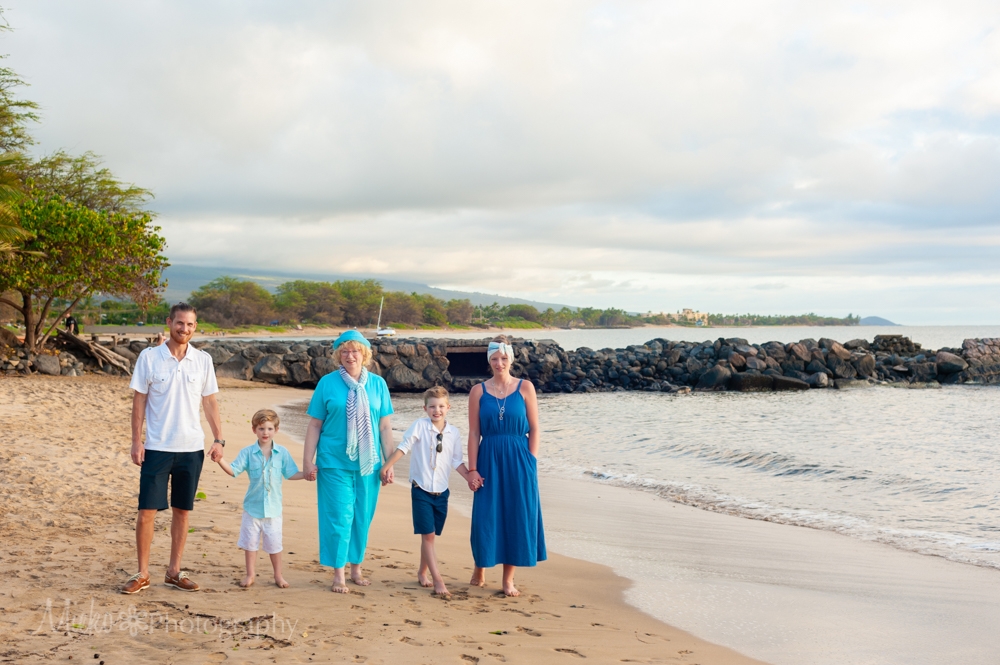 Maui Family Portrait at Sugar Beach, Kihei.  Photography by Mieko Horikoshi.  マウイ日本人フォトグラファーによる家族写真撮影。